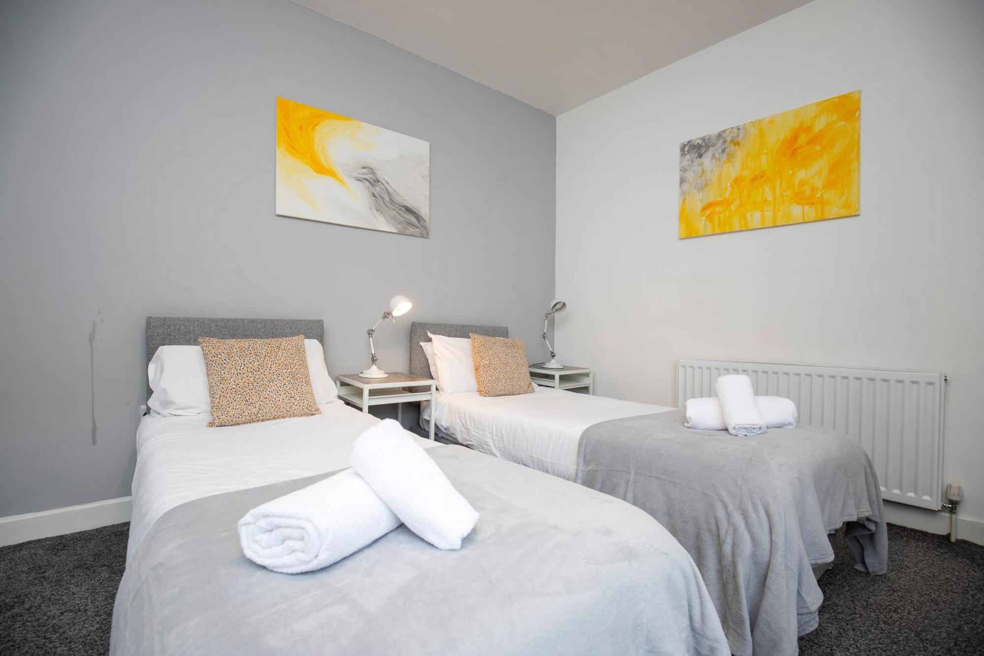 Quiet And Comfy House With 2 Bedrooms And 2 Bathrooms Super Fast Wifi And Crisp Hotel Standard White Linen Hosted By Our Home Short Stays ダーリントン エクステリア 写真