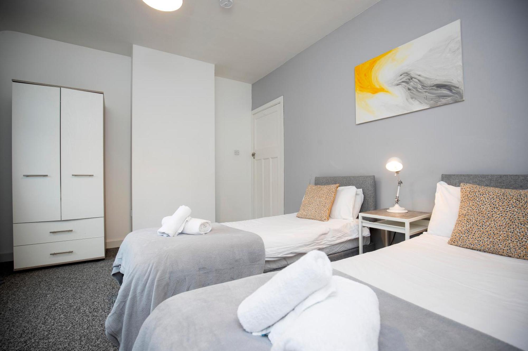 Quiet And Comfy House With 2 Bedrooms And 2 Bathrooms Super Fast Wifi And Crisp Hotel Standard White Linen Hosted By Our Home Short Stays ダーリントン エクステリア 写真