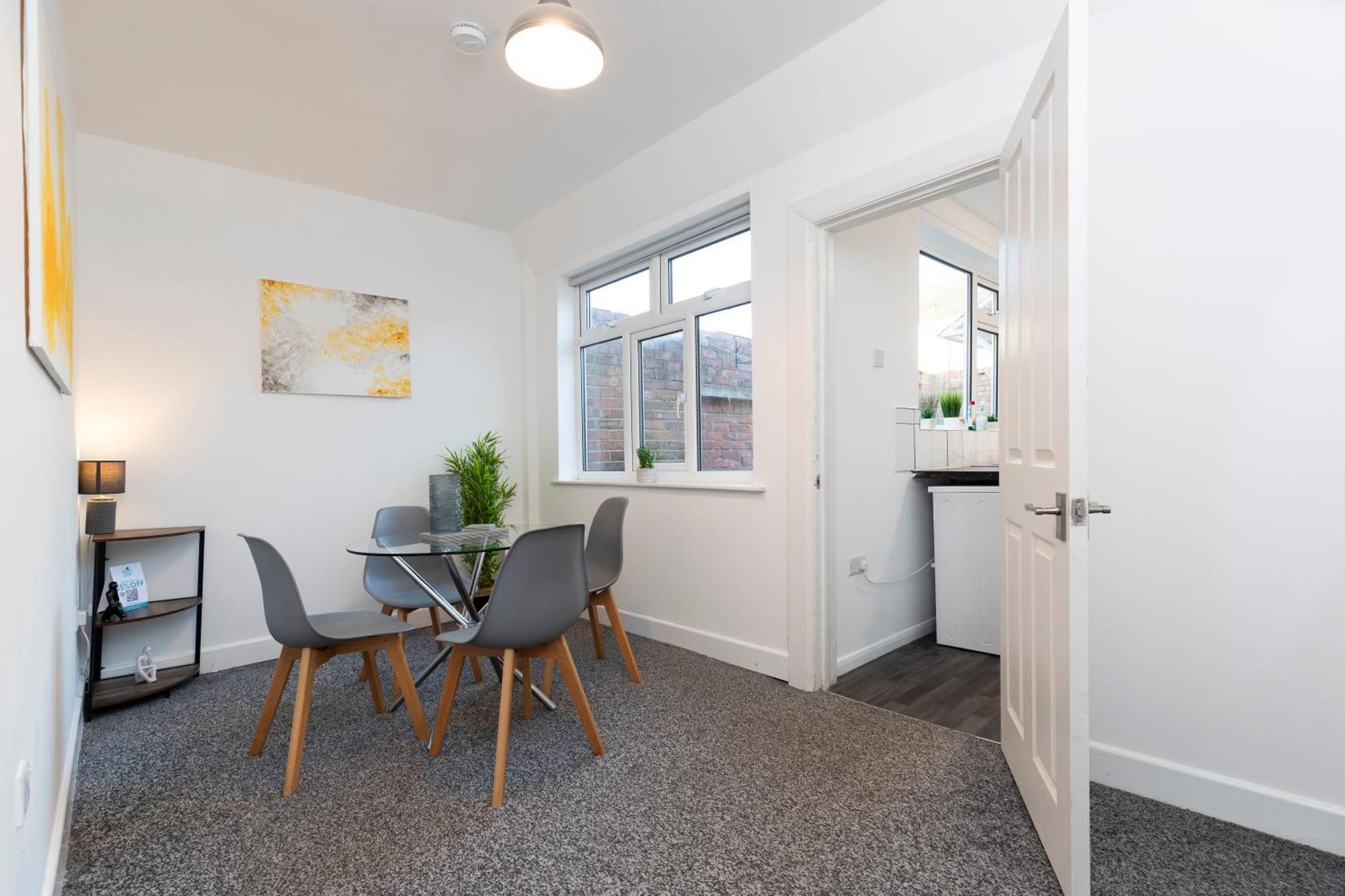 Quiet And Comfy House With 2 Bedrooms And 2 Bathrooms Super Fast Wifi And Crisp Hotel Standard White Linen Hosted By Our Home Short Stays ダーリントン エクステリア 写真