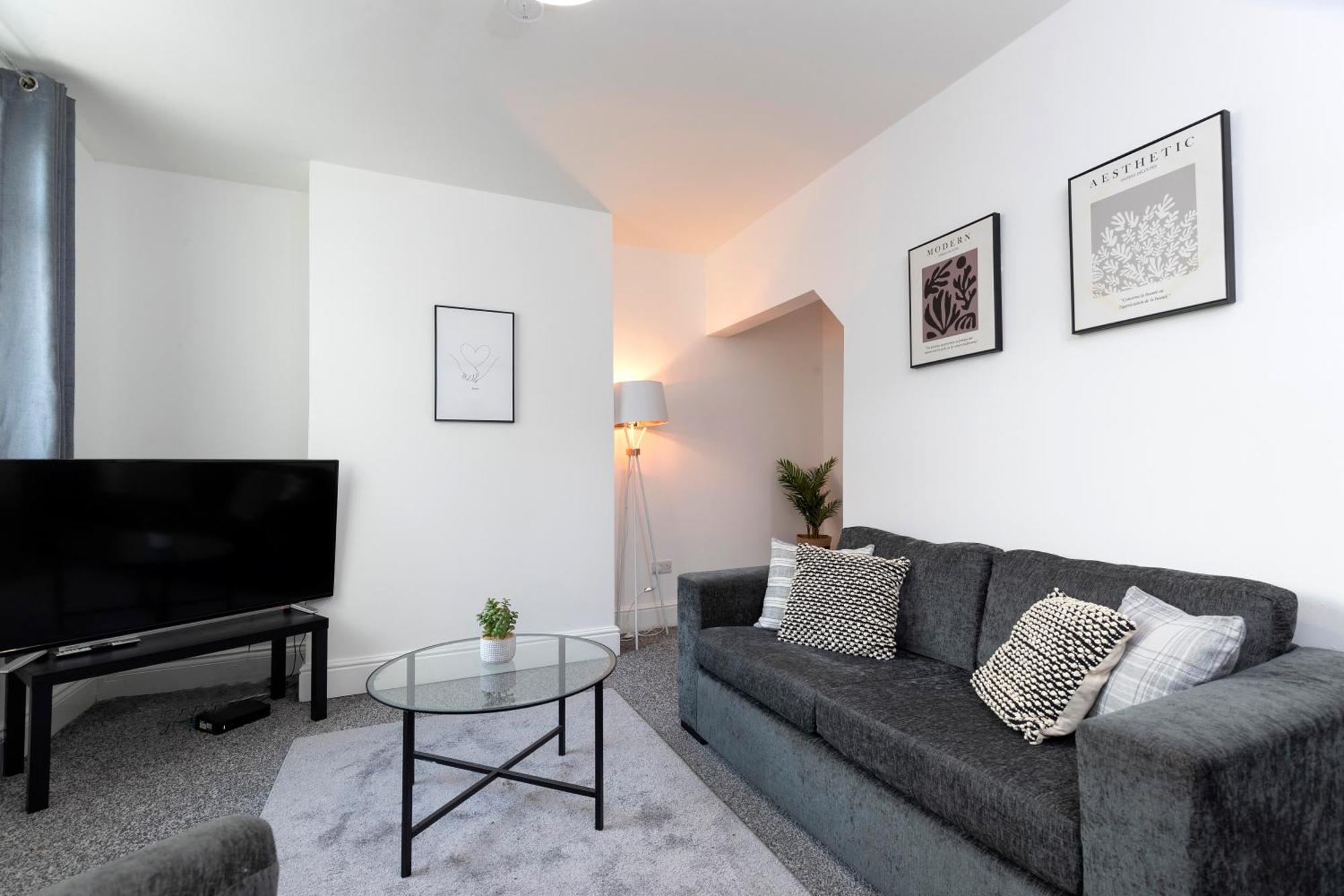 Quiet And Comfy House With 2 Bedrooms And 2 Bathrooms Super Fast Wifi And Crisp Hotel Standard White Linen Hosted By Our Home Short Stays ダーリントン エクステリア 写真