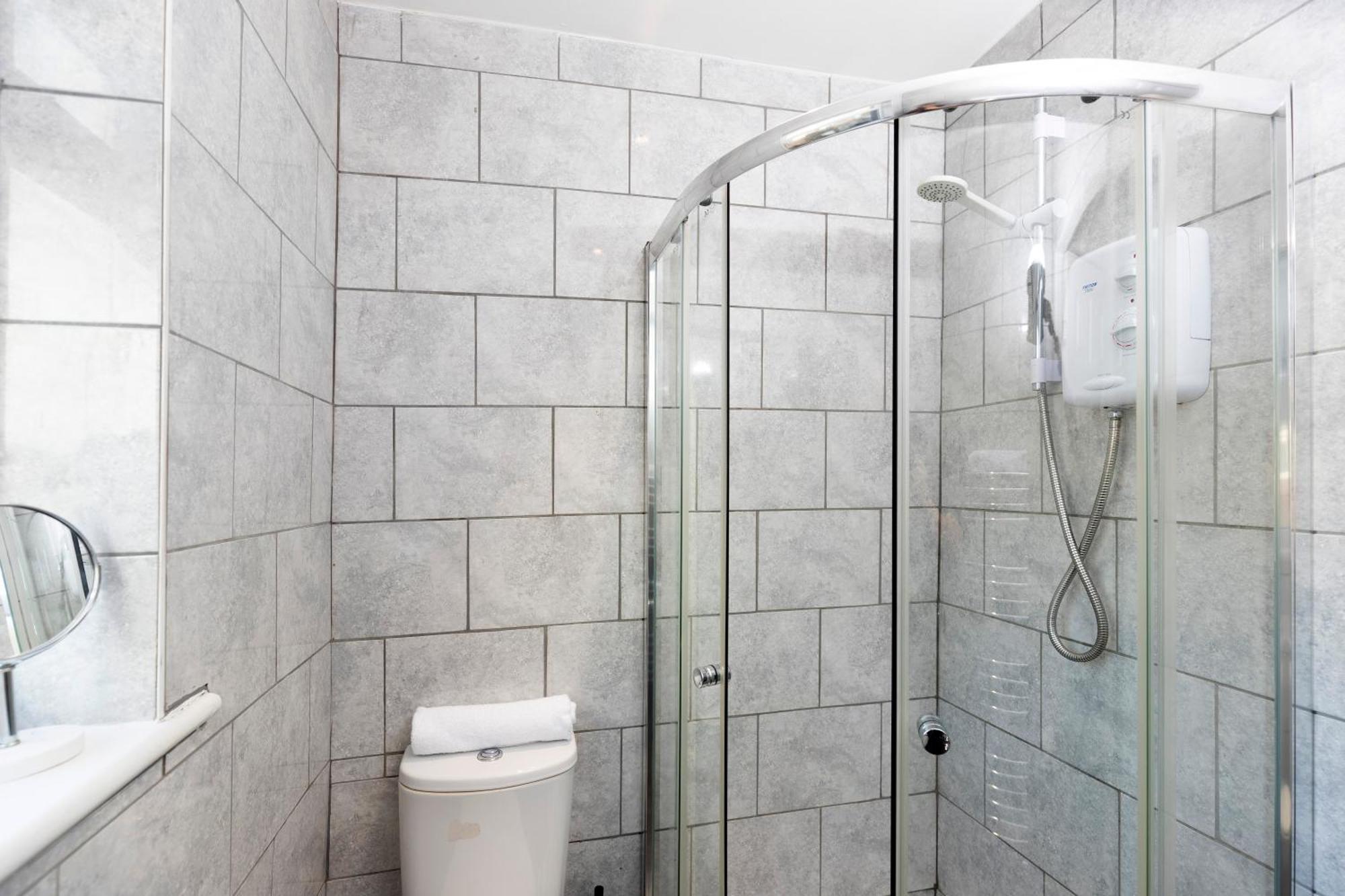Quiet And Comfy House With 2 Bedrooms And 2 Bathrooms Super Fast Wifi And Crisp Hotel Standard White Linen Hosted By Our Home Short Stays ダーリントン エクステリア 写真