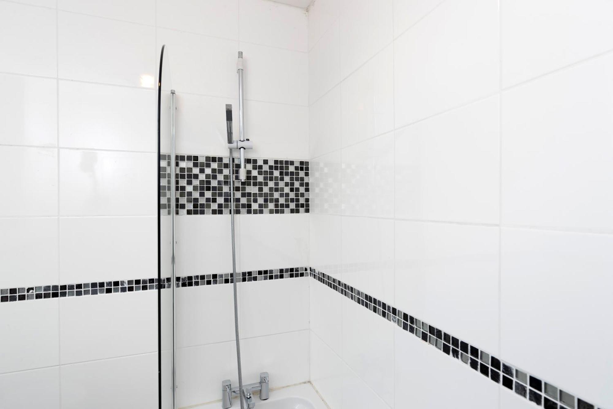 Quiet And Comfy House With 2 Bedrooms And 2 Bathrooms Super Fast Wifi And Crisp Hotel Standard White Linen Hosted By Our Home Short Stays ダーリントン エクステリア 写真