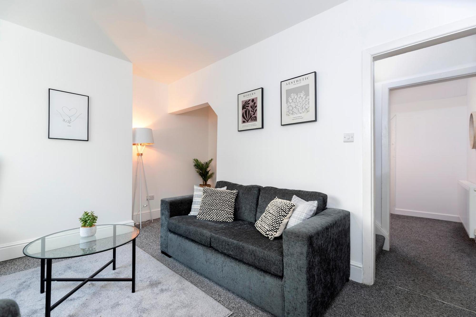 Quiet And Comfy House With 2 Bedrooms And 2 Bathrooms Super Fast Wifi And Crisp Hotel Standard White Linen Hosted By Our Home Short Stays ダーリントン エクステリア 写真
