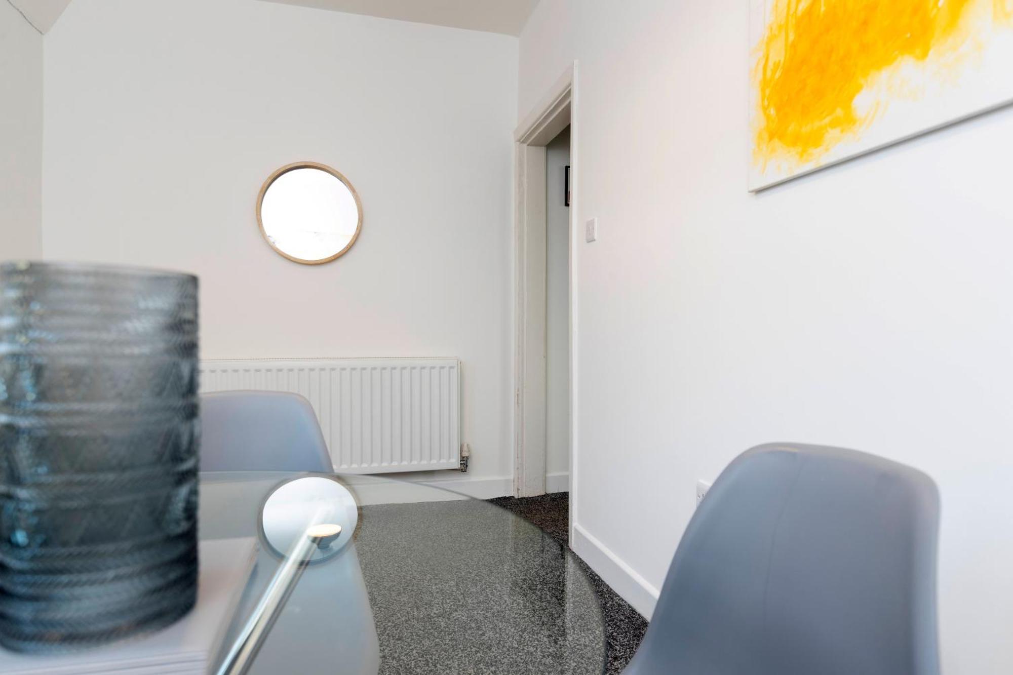 Quiet And Comfy House With 2 Bedrooms And 2 Bathrooms Super Fast Wifi And Crisp Hotel Standard White Linen Hosted By Our Home Short Stays ダーリントン エクステリア 写真