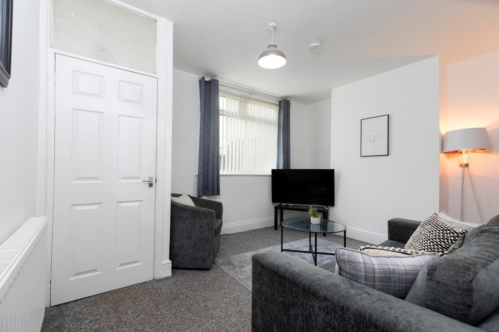 Quiet And Comfy House With 2 Bedrooms And 2 Bathrooms Super Fast Wifi And Crisp Hotel Standard White Linen Hosted By Our Home Short Stays ダーリントン エクステリア 写真