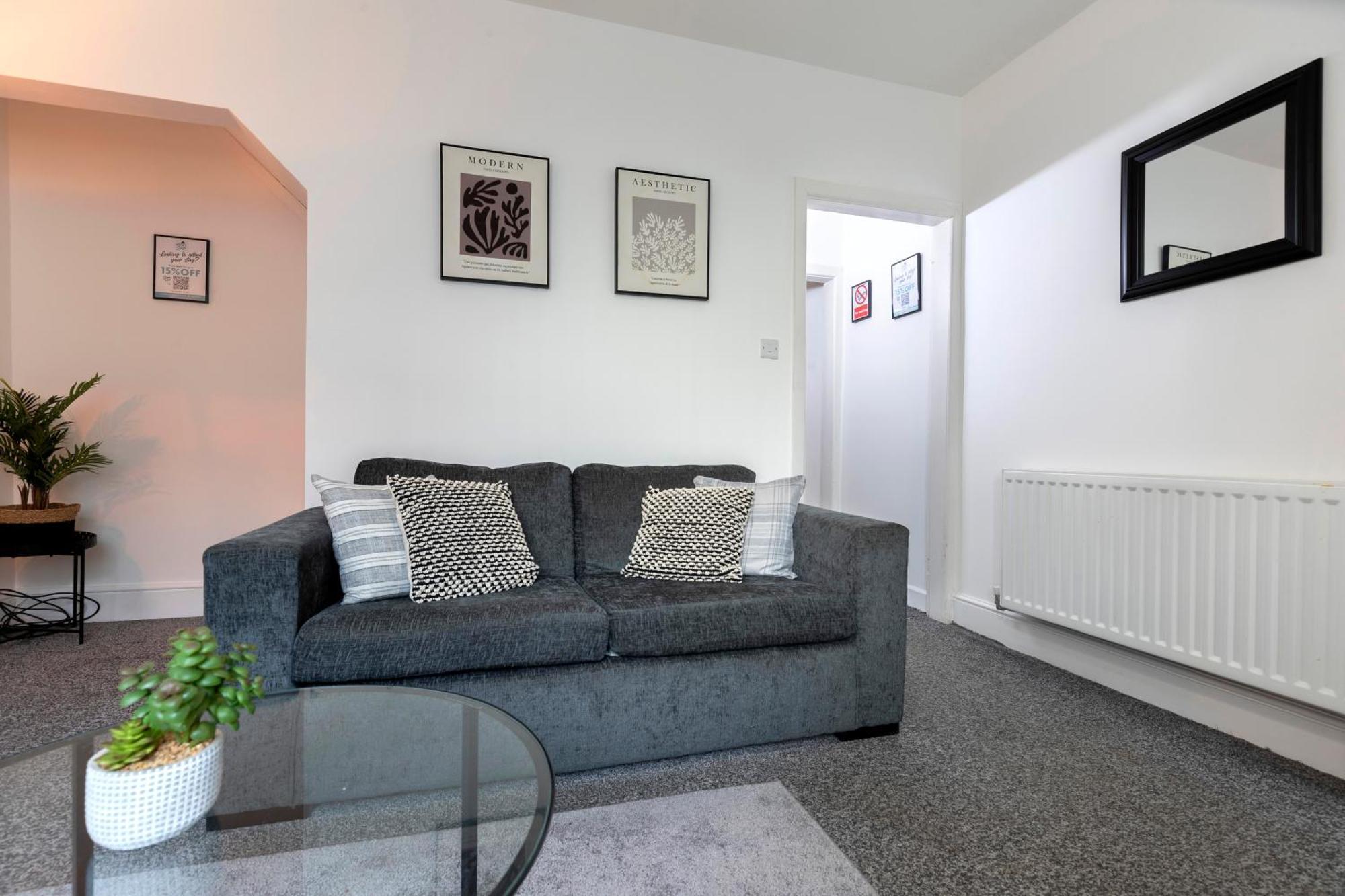 Quiet And Comfy House With 2 Bedrooms And 2 Bathrooms Super Fast Wifi And Crisp Hotel Standard White Linen Hosted By Our Home Short Stays ダーリントン エクステリア 写真